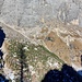 Rückblick zum Rifugio Falier. 1200m über der Hütte befindet sich die Seilbahnstation nahe der Punta Ombretta.