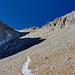 Wir sind bereits mitten im letzten Hang zum Passo Ombrettola. Rechts führt der Aufstiegsgrat zum Sasso Vernale empor.