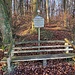 Zahlreiche Bänklein am Waldrand!

