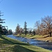 Der Wiese entlang.<br /><br />