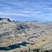Aussicht vom Oallacak’ka. Entlang der Seenplatte im Vordergrund führt der Weg in Richtung Hundalshytta (5. Etappe). In diesem Bereich wich die Wegführung deutlich von der Online-Karte ab, sodass wir improvisieren mussten
