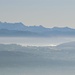 Zoom zum Säntis. Gemäss Panoramakarte soll der Zacken am rechten Rand der 100km entfernte [peak10809 Zimba] sein.