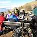 Pranzo in posizione soleggiata e con grande panorama, che abbiamo consumato sui due tavoli presenti nei pressi del Larice Bruciato.