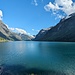 Ein schöner See, Wasserfälle und ganz hinten Gletscher. Traumlandschaft!