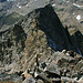 Dalla vetta del Pizzo Rotonto uno sguardo sulla sua cresta nord-ovest