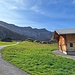 bei der Alpwirtschaft Elsighütte mit Sicht gegen den First und Allmegrat