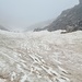 Mit Schnee gefüllte Rinne unterhalb des Gletschers