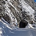 Die Alpstrasse war als Schlittelweg bis zum Tunnel frisch präpariert.