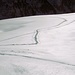 la oscuridad contrasta con la nieve y mi alma superlimpia