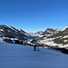 Abfahrt nach Rischli: Da der Skilift seit dieser Saison ausser Betrieb ist, erfreuten wir uns ungepisteter Pulverschneehänge.