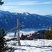 Das Gipfelkreuz des Lahngangkogels befindet sich etwas unterhalb mit offener Schau auf Tauern und Dachstein.
