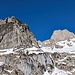 ungewohnte Ansicht vom Zehenspitz, im oberen Teil hat es ein kleines Felsenfenster