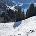 Nach der Mittagspause stieg ich auf der Skiabfahrtsroute ab. Es ist etwas steiler, aber der Schnee hat sich gut gesetzt.