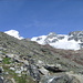 Blick hinauf zur Domhütte, 2940, links dahinter das Ende des Festigrates, der Gipfel versteckt sich dahinter