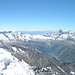 Lieber Fotograph und Bergfreund, der du diese Gipfelbilder geschossen hast, bitte verzeih, dass ich deine ganzen schönen Gipfelbilder verwendet habe!! Hatte nur dieses Video, was sich für hikr einfach nicht so gut macht...<br /><br />Dom Gipfelpanorama 1 - S, fast 3000m untehalb von uns: Zermatt. Im Hintergrund die Berge über dem Aostatal