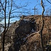 Blick zum Rossfels mit seinem Kreuz.