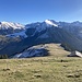 Weiterabstieg zur Alp auf Spicherböde, danach leicht rechts haltend - leicht links im Hintergrund Blaachlihubel