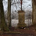 Baumgruppe mit Betsäule
