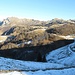 Lasciata la stradina in località «Cruseta», si attraversa un tratto di bosco e si arriva ad una sella da dove si ha una bella veduta sui Piani di Artavaggio.