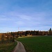 An einem breiten Weg angekommen, zwog ich nach links.