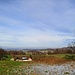 Ich wanderte nun nach Westen, trat aus dem Wald hinaus - hübsche Aussicht nach Norden! Darmstadt, Frankfurt, Taunus.