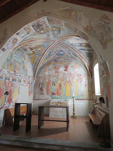 Santo Stefano al Colle, il coro,sulla lunetta a Nord la Natività, sotto sei santi. Sulla lunetta di fondo la Crocefissione, sotto al Cristo in croce la Madonna, la Maddalena, le Pie Donne e San Giovanni. In alto due angeli che si coprono il viso, altri due angeli raccolgono il sangue che stilla dalle ferite del Cristo. Ai piedi della croce il teschio di Adamo.