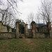 Il cimitero storico di Caronno Corbellaro con la tomba dei nobili Perrucchetti e, sulla destra, i ruderi della chiesa di San Siro.