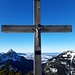 Ein einfaches Kreuz ziert den Gipfel.  