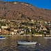 strani riflessi sul lago