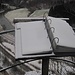 Erster Aussichtspunkt am Aussichtsfelsen. <br />Kurioses Buch. Ich habe die zart mit Schnee bedeckten Seiten so belassen 