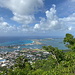 Sentry Hill - Ausblick am Gipfel in westliche Richtung, wo der Princess Juliana International Airport (SXM) gut zu erkennen ist.