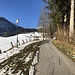 Am Anfang von Rodlweg liegt kein Schnee.