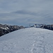 ...und geht mit Blick auf die Griesmauer zum Gipfelkreuz der Donnersalpe.