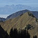 Der Westen taucht auf und über dem Rheintal hat es eine dicke Wolkendecke.