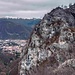 Nei pressi del Ceppo dell’Angua vista su Canzo e sulla valle che stiamo risalendo, sullo sfondo il Palanzone innevato.