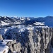 bereits auf dem Hauptgipfel - jenseits der Schlucht der Nebengipfel (1861 m hoch); mit Blick Richtung Titlis