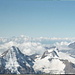 Weit hinten aus dem Nebel ragend, der Monte Rosa mit der Dufourspitze 4634m und den Nordend 4609m.