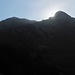 Kurz nach der Alpe darf ich dem lokalen Schauspiel des Sonnenaufgangs  beiwohnen - fast direkt hinter dem Älpeleskopf
