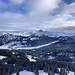 Ausblick zum (dominierenden) Druesberg