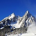 Start in Brunni - mit herrlich winterlichen Klein Mythen und Haggenspitz;<br />dazwischen die Mondsichel, rechts die Beschneiungsanlage