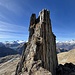 Bemerkenswert, wie morbide die Gegend ist. 2024 ist ein guter Teil des Chilchhorn-Südgipfels abgebrochen. Wer unbedingt noch hoch möchte, sollte sich besser beeilen...<br /><br />Zum Vergleich die Situation 2022: <br />https://www.hikr.org/gallery/photo3620334.html?post_id=174232<br /><br />(C) Bergfex84 - Danke für das Foto.