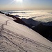Die italienischen Alpen liegen weit unten im Dunst