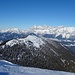 Wieder an der Guschen geht es nun an die Abfahrt mit Blick auf Roßfeld, Hochwurzen und Dachstein im Hintergrund