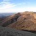 Mentre andiamo verso il Bolettone, uno sguardo all’indietro sul Monte Boletto, con la pianura sullo sfondo.