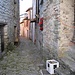 Tra le belle stradine del pittoresco borgo di Lemna.