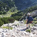 Vor dem Trischübelpass kommt man zunächst in eine Mulde mit einem kleinen "See"