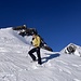 Beim Skidepot. Nun gehts grad hoch und links um den Vorgipfel rum