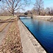 Queste sono invece le acque di un altro scolmatore proveniente dalla zona della Centrale Idroelettrica, chiamato «Canale Regresso», che raccoglie anche le acque del Naviglio Vecchio al suo termine. Il curioso nome deriva dal fatto che, per un tratto, le acque di questo canale si dirigono nel senso opposto (ovvero verso nord) rispetto a quello in cui scorrono quelle del Canale Industriale e del Naviglio Vecchio. Questo breve canale si immette nel Ticino in località Casa delle Barche.
