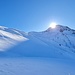 <b>Alle 10:41, in prossimità dello Stavel Sura (2176 m), arrivo al sole. È uno spettacolo della natura. L’Alpe Soliva si apre, è il trionfo del bianco/blu. </b>