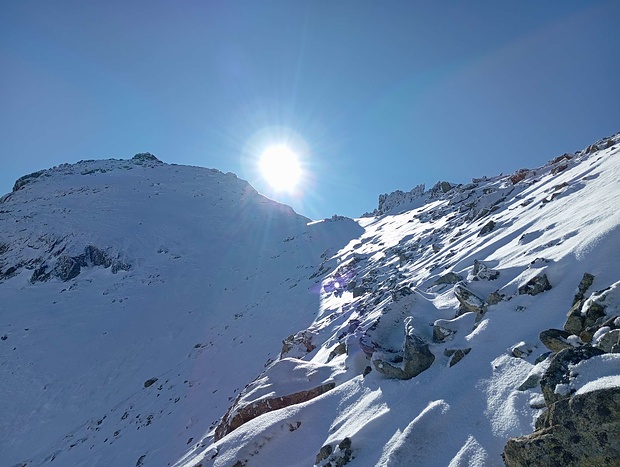 Im Anstieg zum Grat zwischen Piz Corviglia und Westgipfel des Piz Glüna